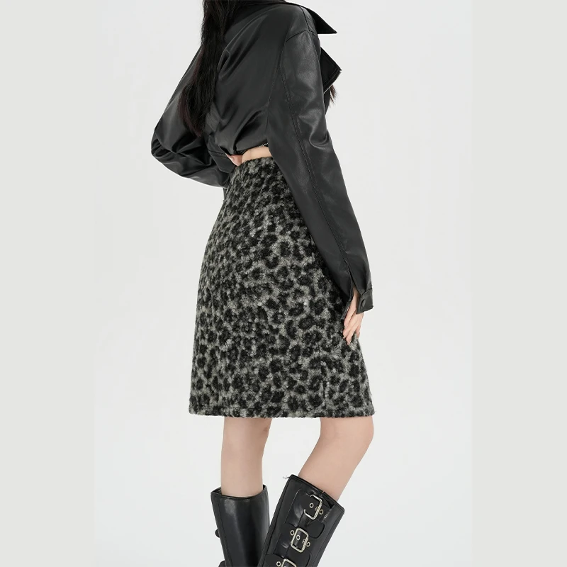 กระโปรงสั้นลายเสือดาวสำหรับผู้หญิง ผ้าขนสัตว์ แฟชั่นฤดูใบไม้ร่วงฤดูหนาว 2026 เอวสูง ยางยืด ทรงเอ กระโปรงหนา สไตล์สตรีทแวร์