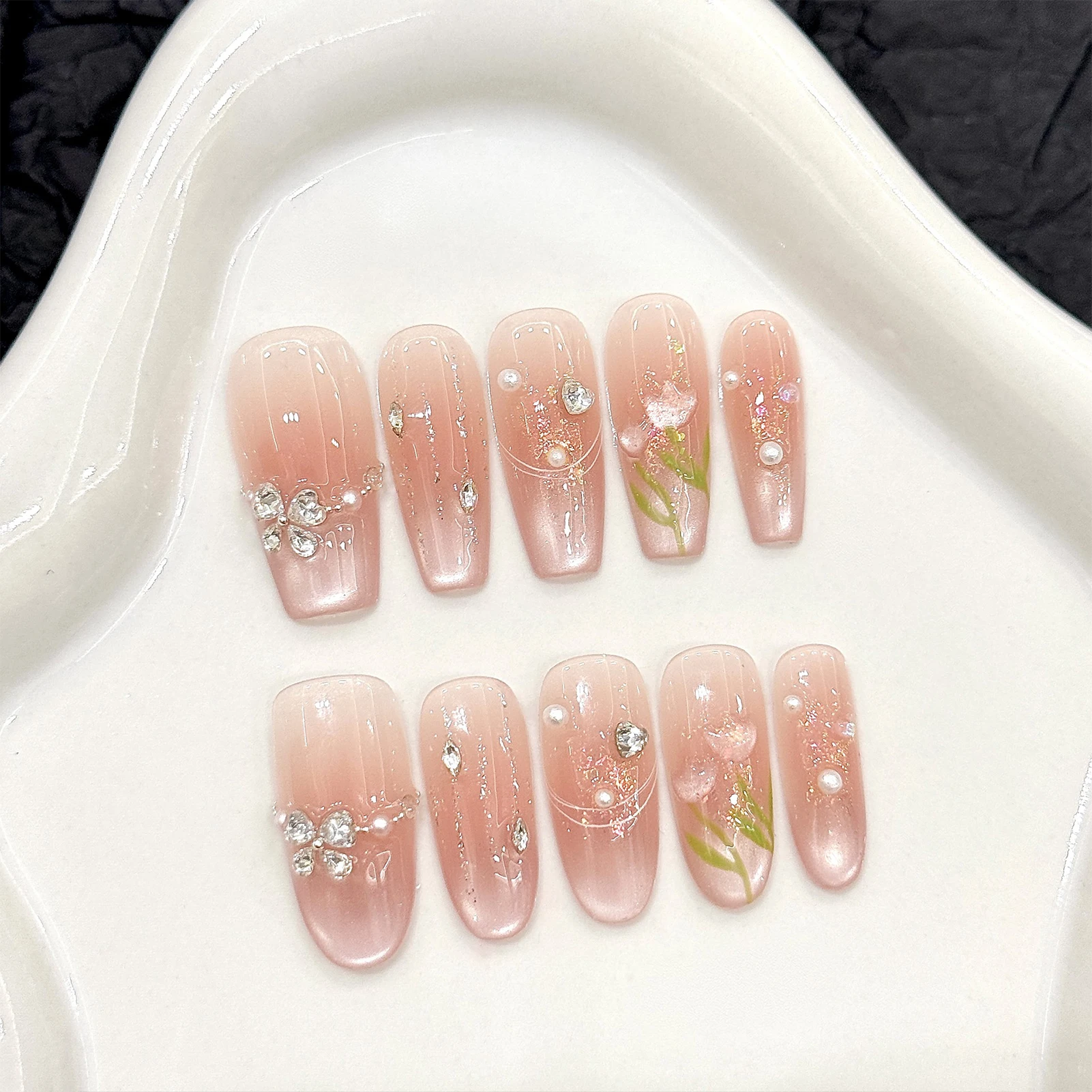 

10pcs Blush Cat's Eye Manicure Hand-painted Tulip Flower Shiny Rhinestone Press On Nails Sweet Pink Spring Summer False Nails