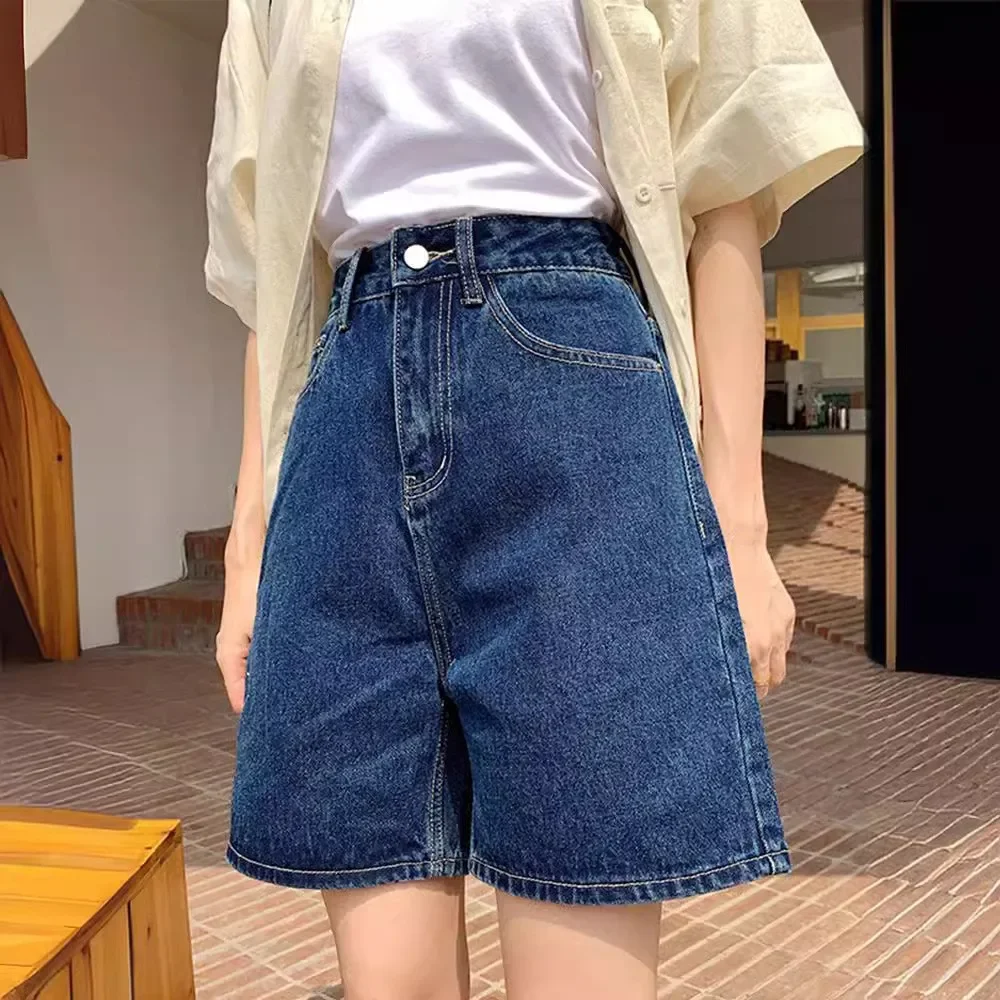 Pantaloncini di jeans a gamba dritta larghi estivi 2024 Pantaloni casual a cinque pezzi versatili a vita media con marchio alla moda stile coreano