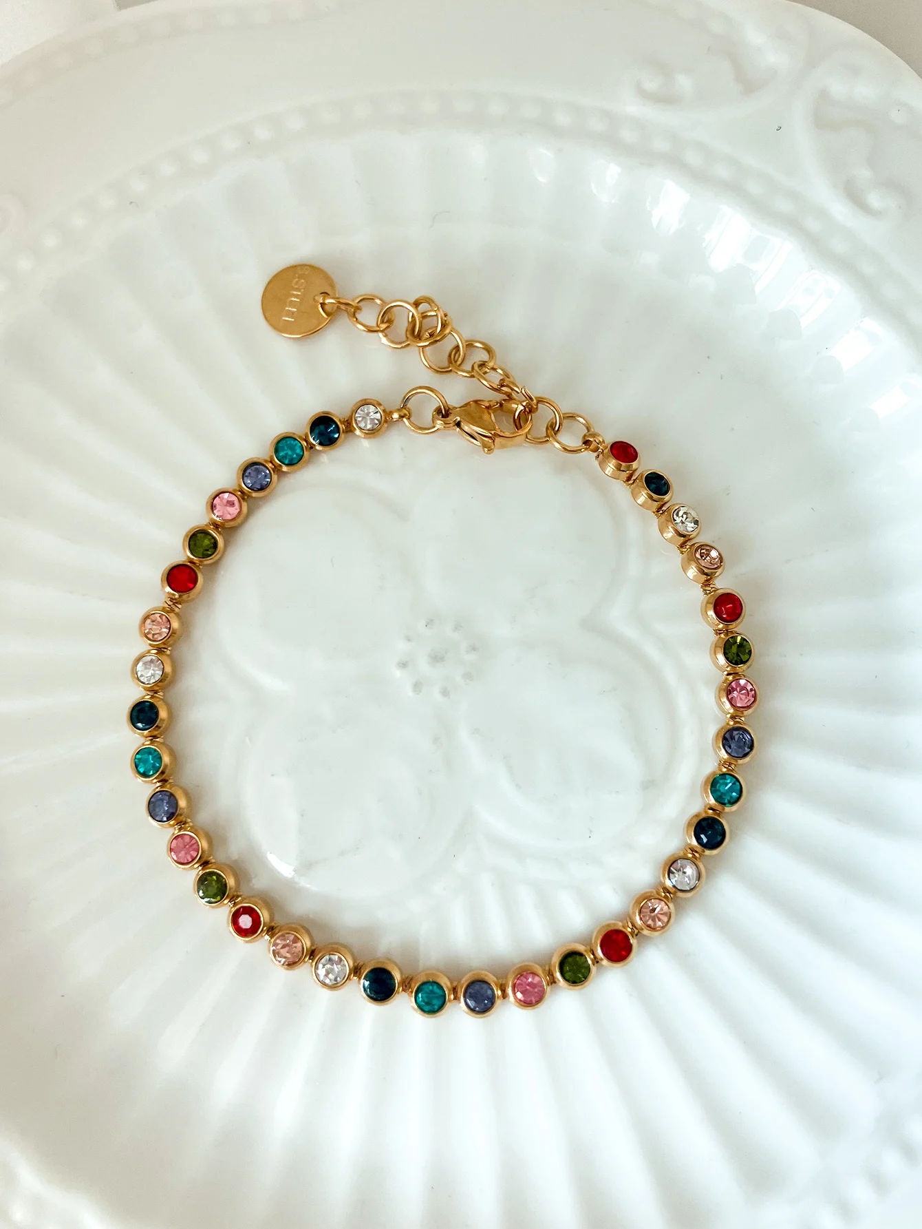 A pair of French retro and fashionable stainless steel women\'s colored zircon bracelets, daily commuting gifts, dating parties