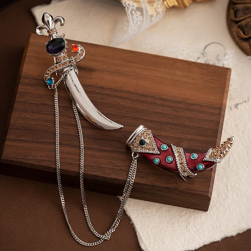 Broche Vintage para Hombre, Corsage Creativo Estilo Corte con Forma de Cimitarra para Mujer, Accesorios de Lujo, el Mejor Regalo de Joyería para Traje y Bolso