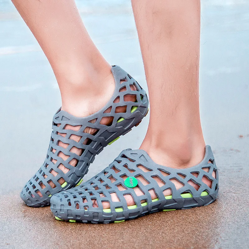 Men Water Shoes Hollow Out Mesh Quick Dry Aqua Shoes Slip‑On Non‑Slip Beach Swimming Diving Surfing Wading Shoes for Men Sandals