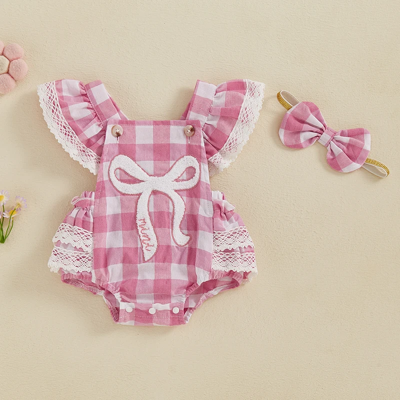 Schattige baby-zomerjumpsuit met geborduurd strikdetail, geruit patroon, fladdermouwen en vierkante halslijn, compleet met