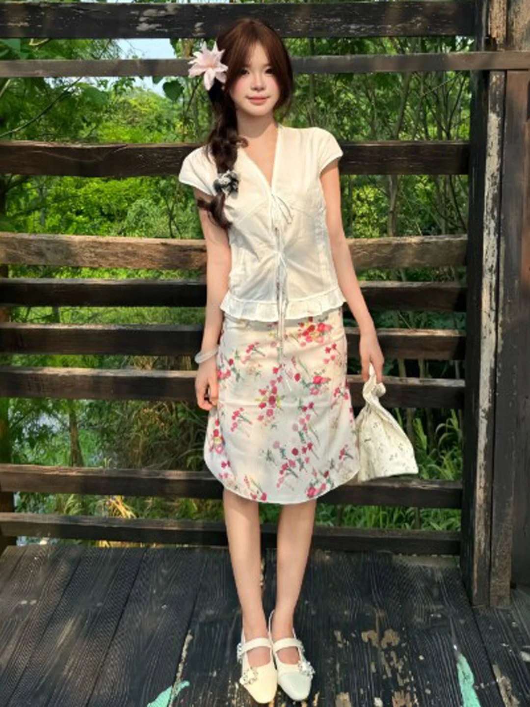 

Slim Fit V-Neck Shirt Gentle Style Waist Cinched Short Sleeve Cotton French Style Shirt for Young Women Summer 2026