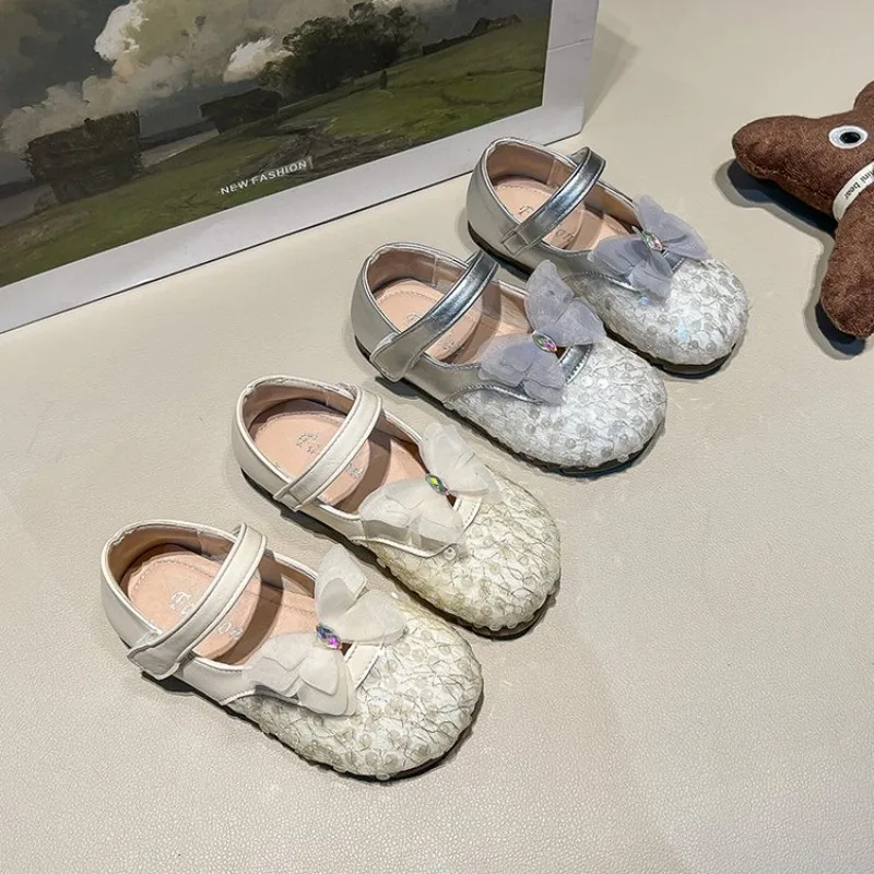 

Детские туфли для принцесс - Новинка Весна 2026 с блестящими бантиками, мягкие балетки на плоской подошве для повседневного образа принцессы