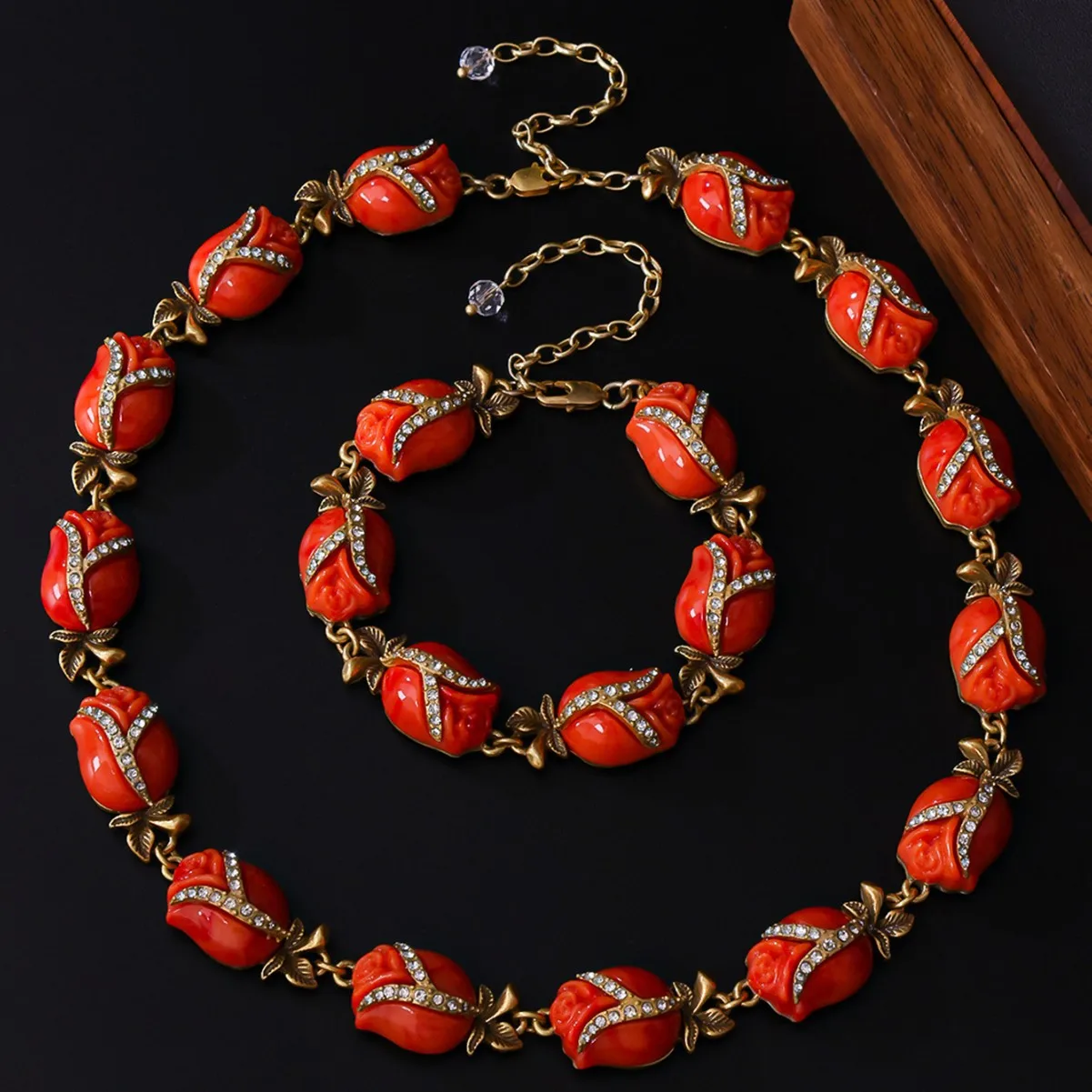 Medieval Rose Resin Bracelet, Retro Vintage Heavy Industry Palace Jewelry Set, Fashionable Rhinestone Necklace