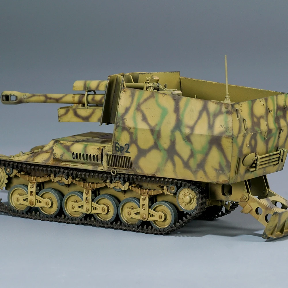 ZIMI 35077 مقياس 10.5 سم leFH-18/4 auf Schautzwagen Lrs. [f][بيكر] منصة سيارة مسطحة ألمانية 50 طن SSy45 من النوع الألماني 1/35