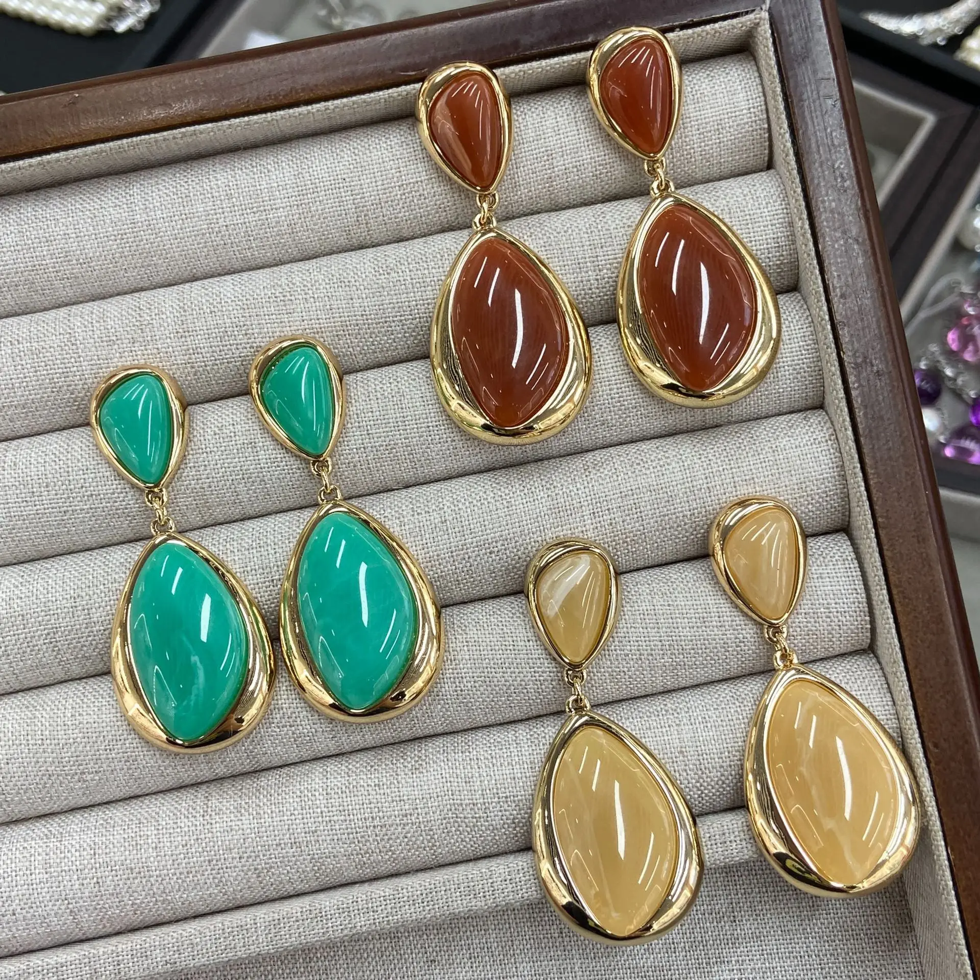 Vintage Water‑Drop Gemstone Dangle Earrings for Women, Light‑Luxury High‑End Color‑Contrast Elegant Drop Earrings Party Jewelry