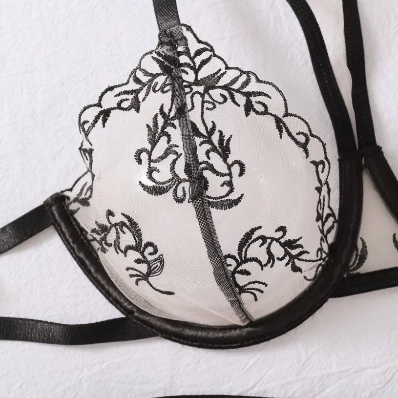 Vrouwen sexy kant erotische set dames dunne doorzichtige lingerie bh set elegant perspectief ondergoed string set exotische kleding