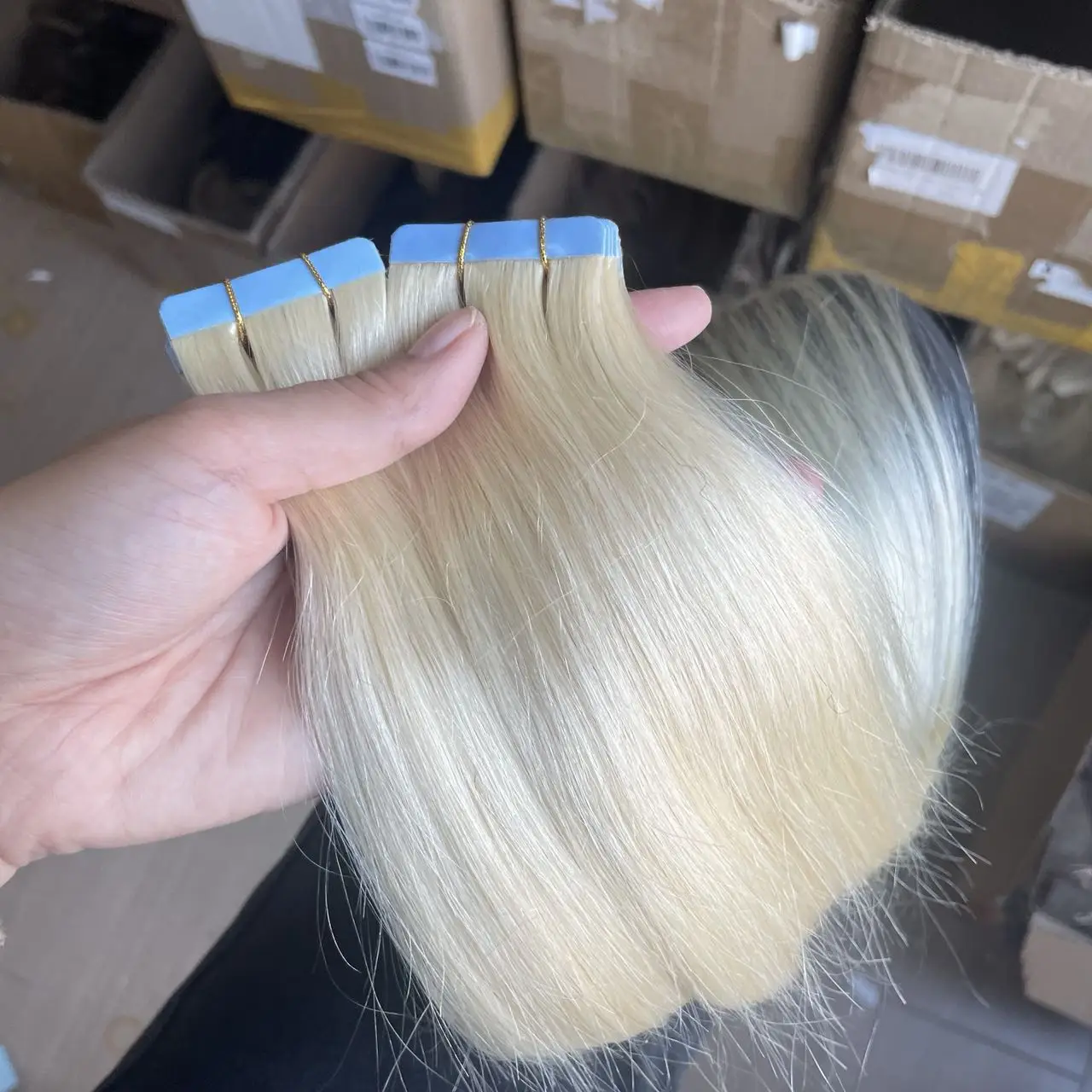 プラチナブロンドの人間の髪の毛のよこ糸,滑らかな髪,puスキン,サロンヘア,30g, 12-20インチ,60 #, 20ピース/パック