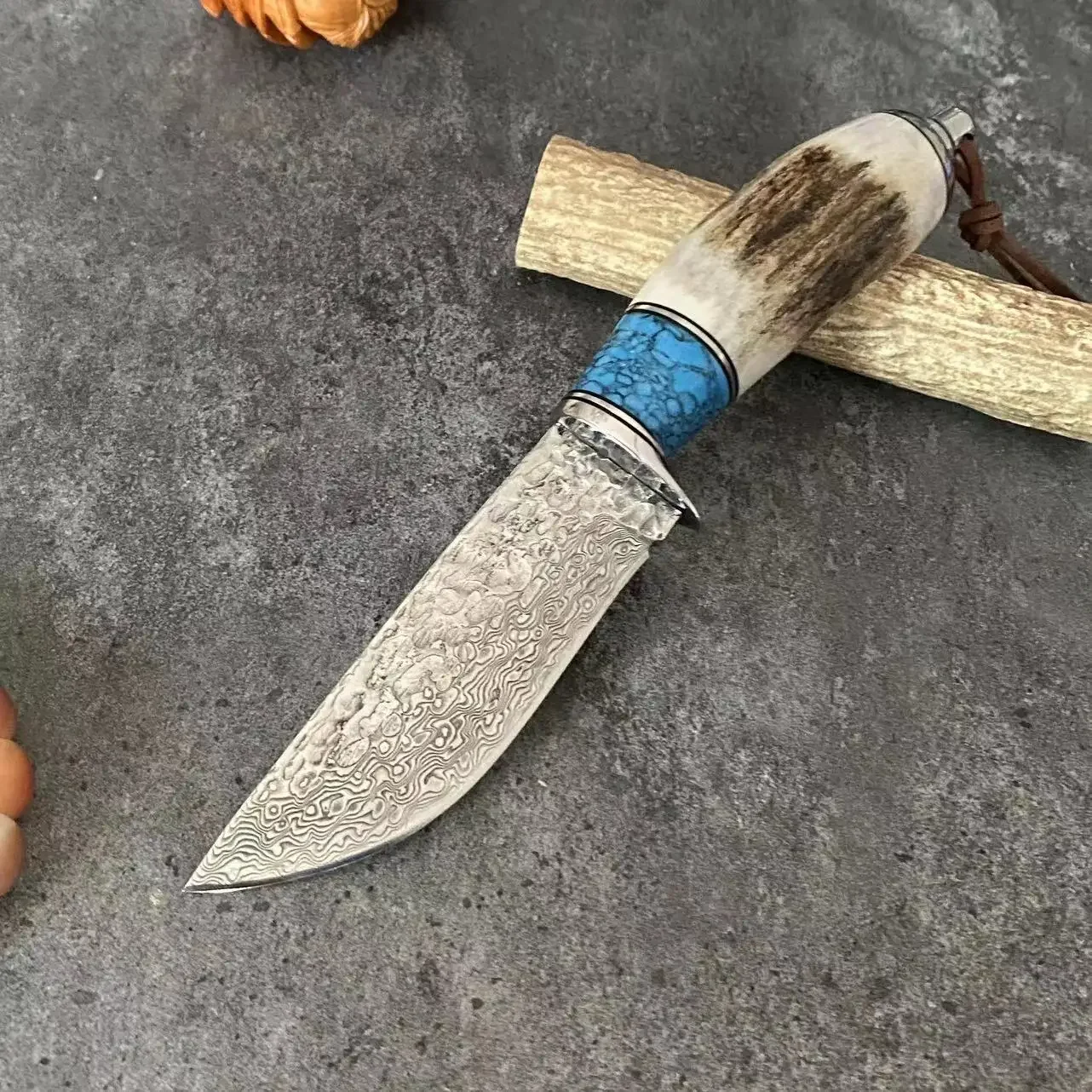 Handmade Damascus Steel Fixed Blade Knife Deer Horn Turquoise Handle Outdoor Camping Survival Hunting Knife With Leather Case