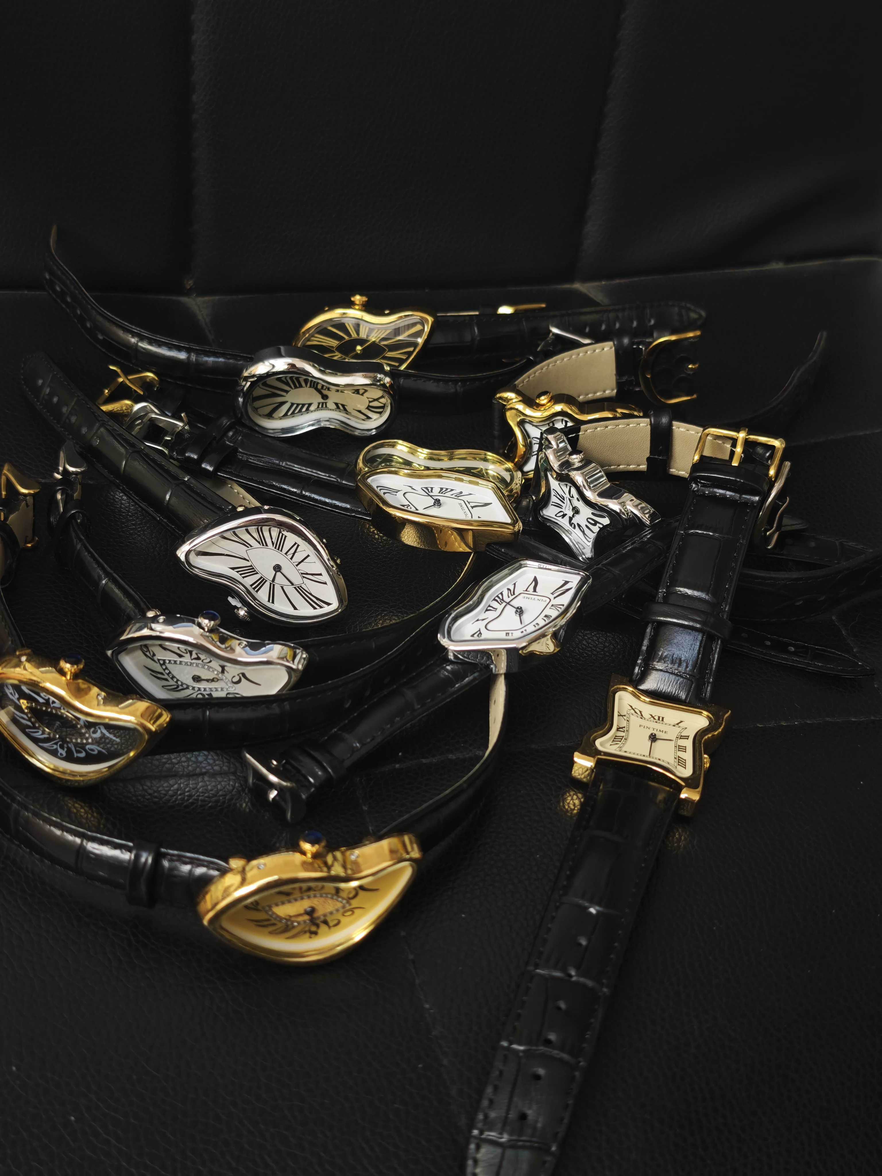 Surrealistische Kunst-Schmelzende-Uhr Einzigartige Soft-Time-Quarz-Armbanduhr mit Lederband Kreative Modeuhr für Männer und Frauen – Detail 2