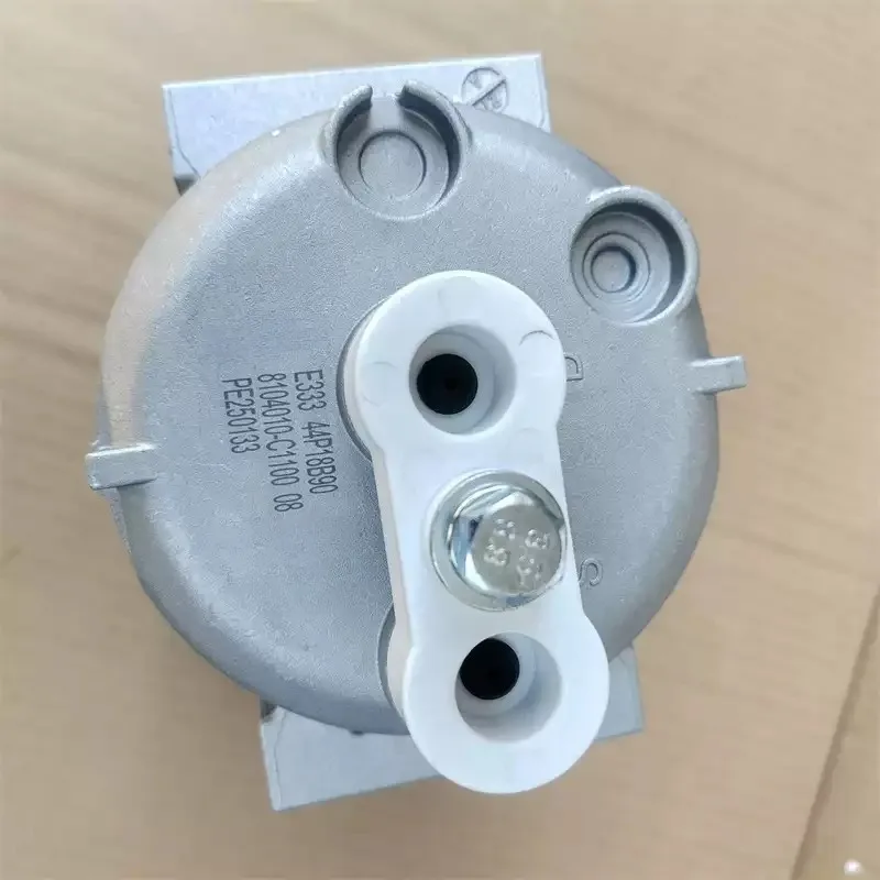 Truck for Cummins Engine ISDE4.5 6.7 Air conditioning compressor 8104010-C1100  C5264587