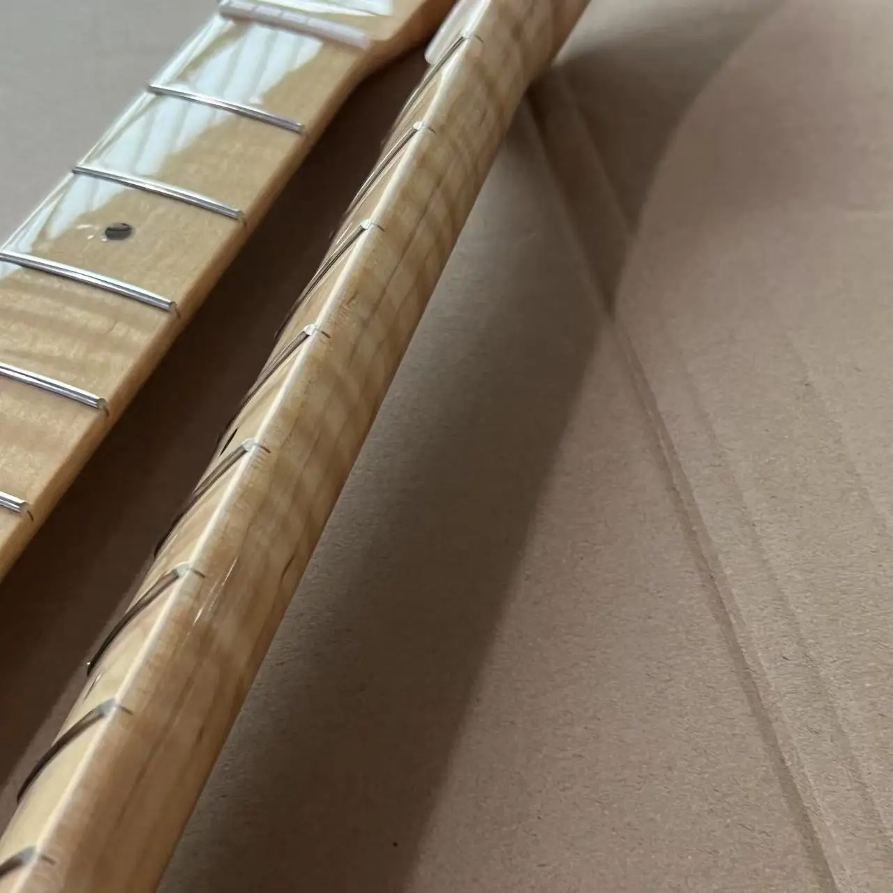 لهب القيقب TL-نمط الغيتار الرقبة 25.5 بوصة 56 مللي متر كعب 21 الحنق لمعان النهاية مع ثنائي العمل قضيب تروس شحن سريع