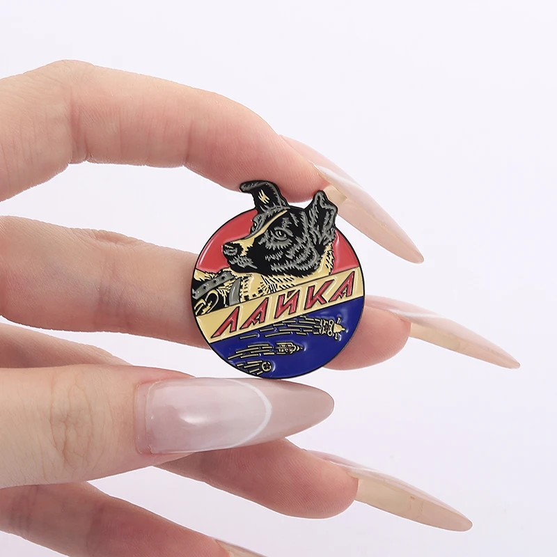مضحك الكرتون الفضاء الكلب بروش المينا دبابيس مخصص لايكا بوس الاتحاد السوفياتي بروش ظهره شارة مجوهرات بأشكال حيوانات الإكسسوار للأصدقاء