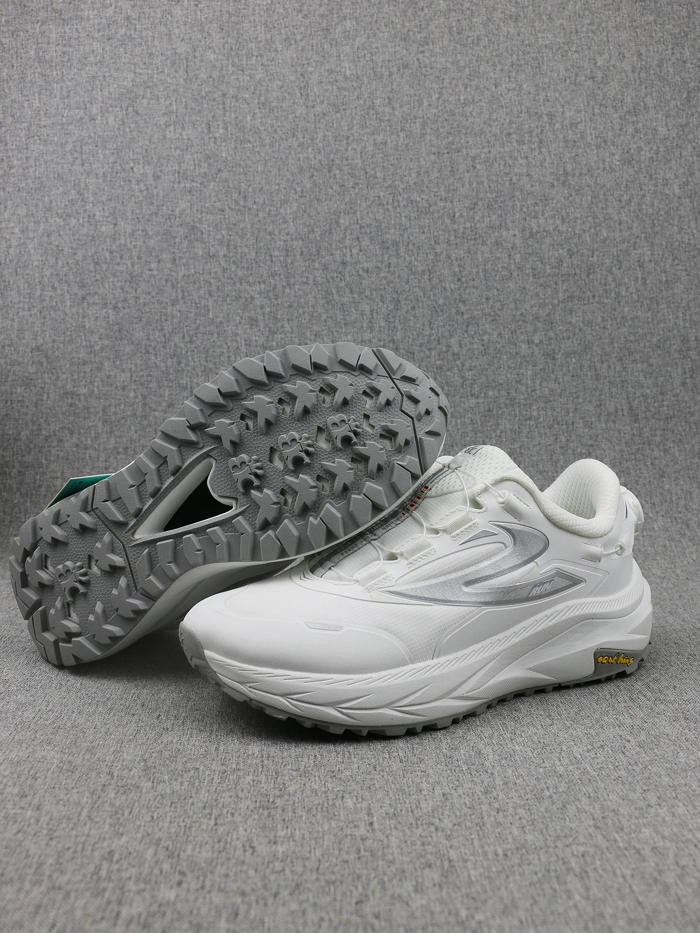 New Men's Hiking Shoes with Carbon Plate Cushioning Comfortable Trail Running Shoes Breathable Sports Footwear