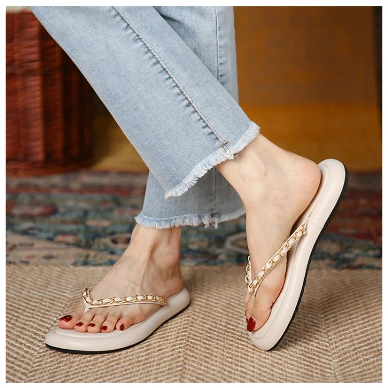 Woman Trend New Summer Gold Gold Buckle Women Slipper Fashion Slip on Ladies Flip Flops Flat Heel Outdoor Casual Sandalias