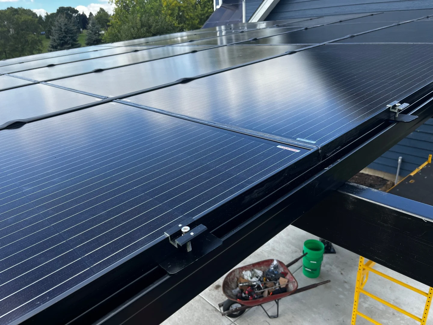 Waterproof Steel Four Column Solar Carport Factory Direct Premium for Resale