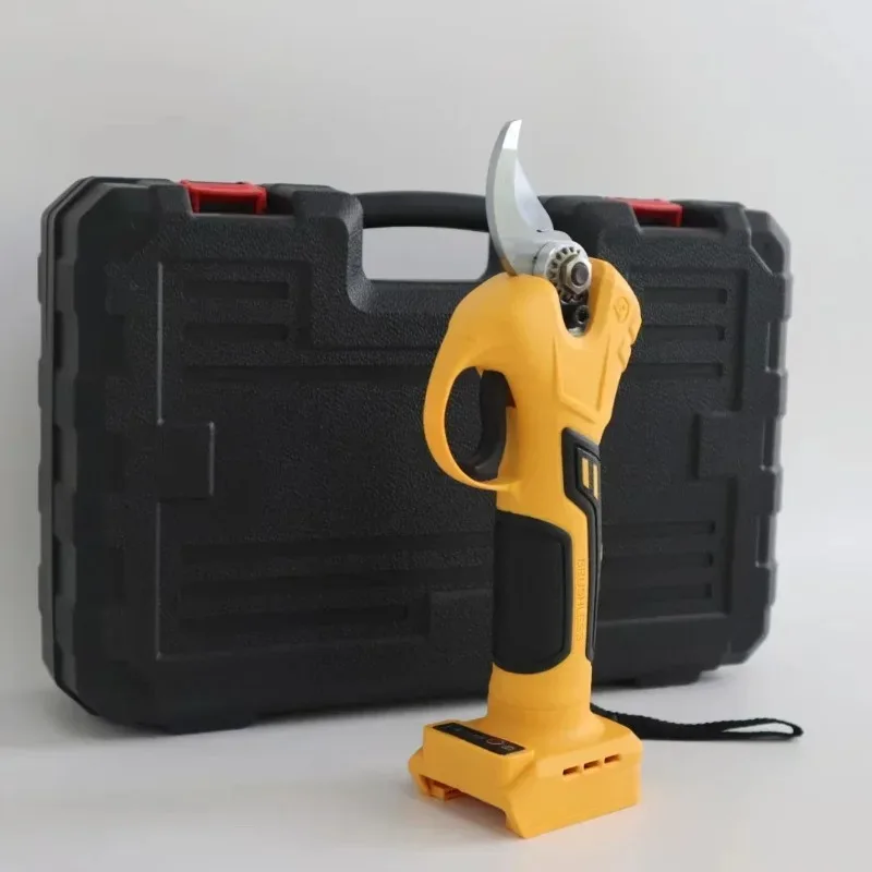 Nick pruning shears for gardening with 4cm pruning shear blade and rechargeable battery