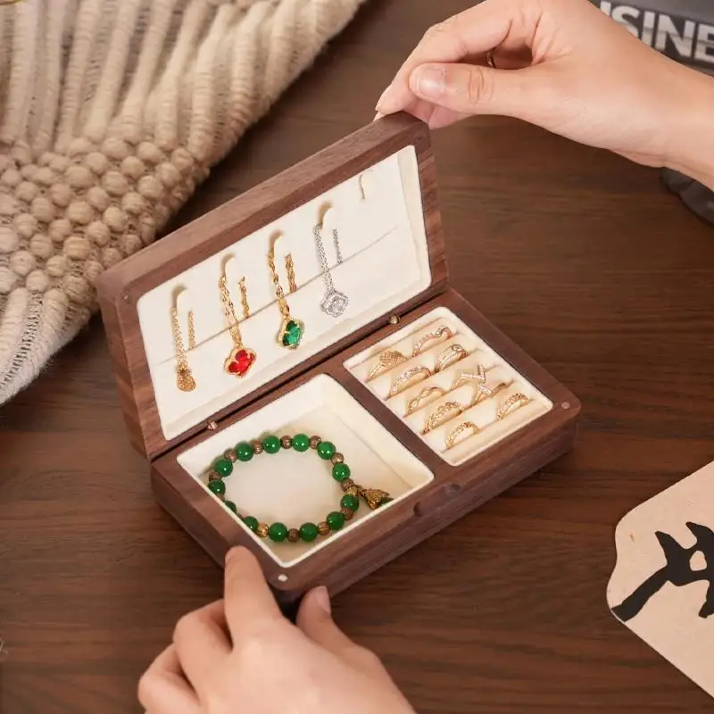 

Изысканная коробка для украшений из черного ореха — тайник для обручальных колец, хранилище для серег и лент, характерный подарок для женщин