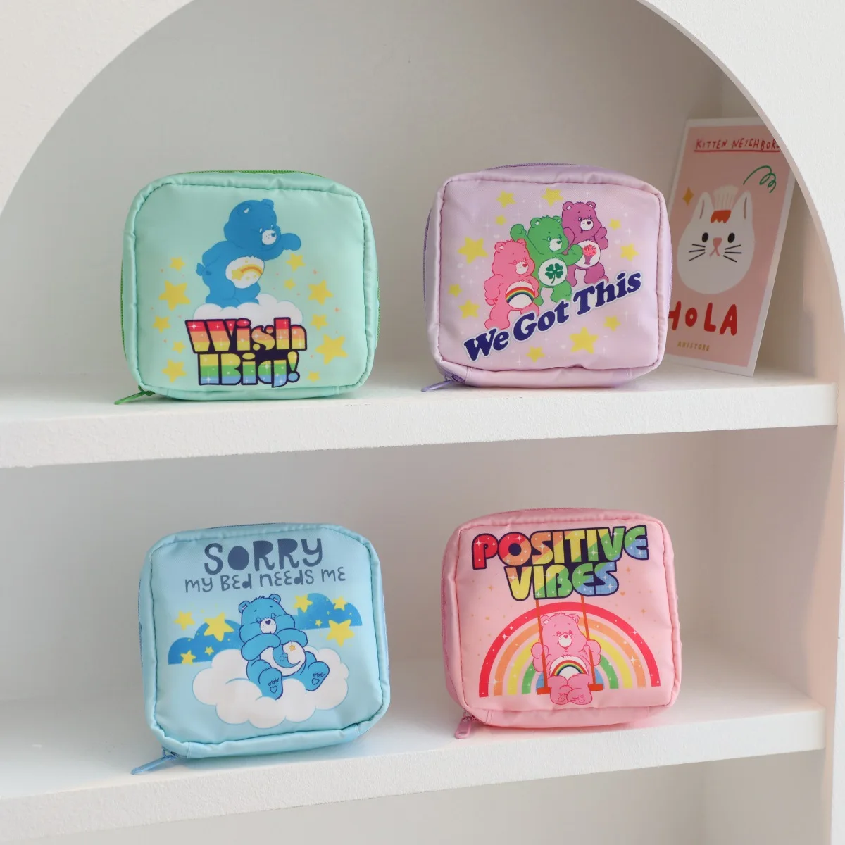 Care Bears-Bolsa de almacenamiento de maquillaje para bebé, organizador de Anime con dibujos animados, servilleta sanitaria, estampado de pintalabios, regalo con cremallera