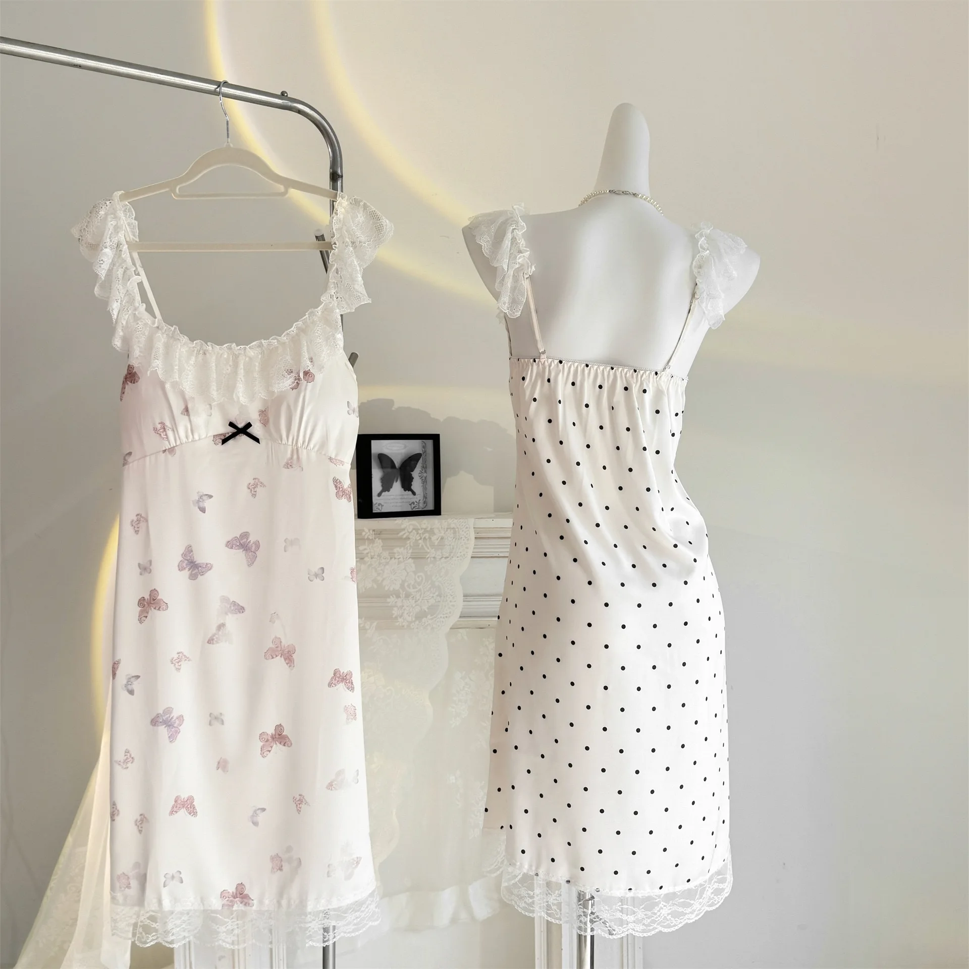 [Hua Xiyan] 24 new summer polka dot suspender dress, ice silk nightgown, waist slimming and sweet women's pajamas