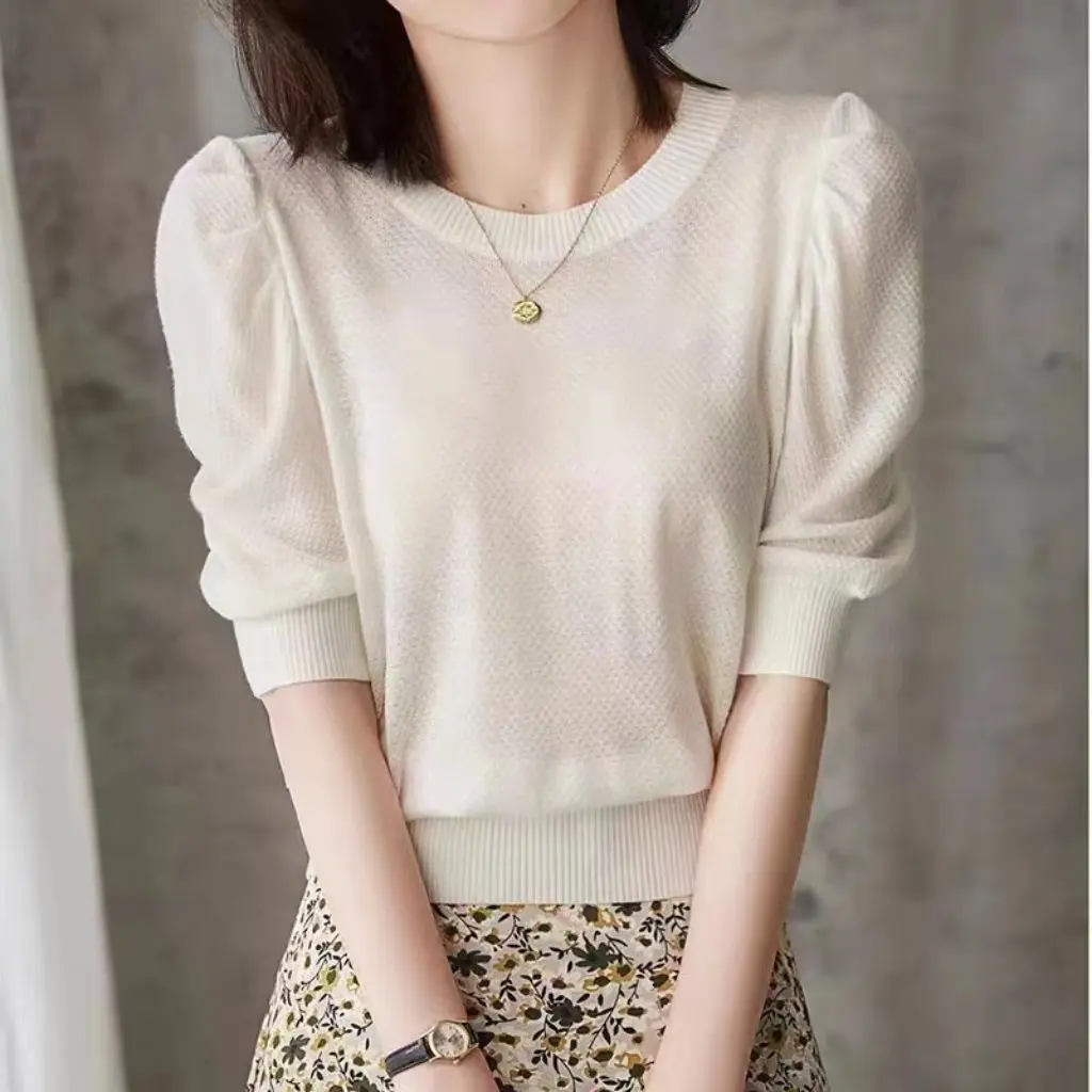 

Женская вязаная блузка из ледяного шелка ранней весны и лета с короткими рукавами и пышными рукавами, стильная, изысканная, темпераментная, новая одежда