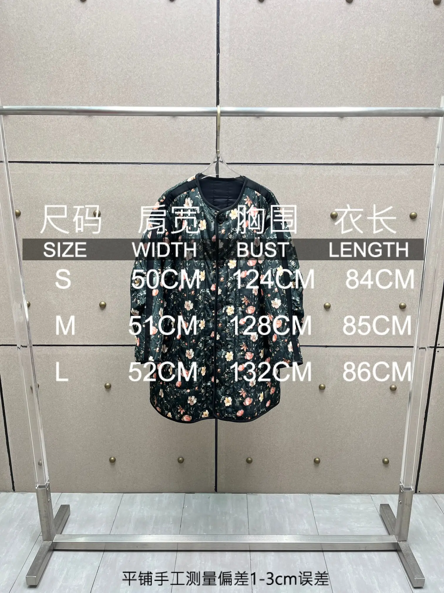 

Новая зимняя женская модная и модная куртка на хлопковой подкладке 2025 года с бархатным принтом с обеих сторон.