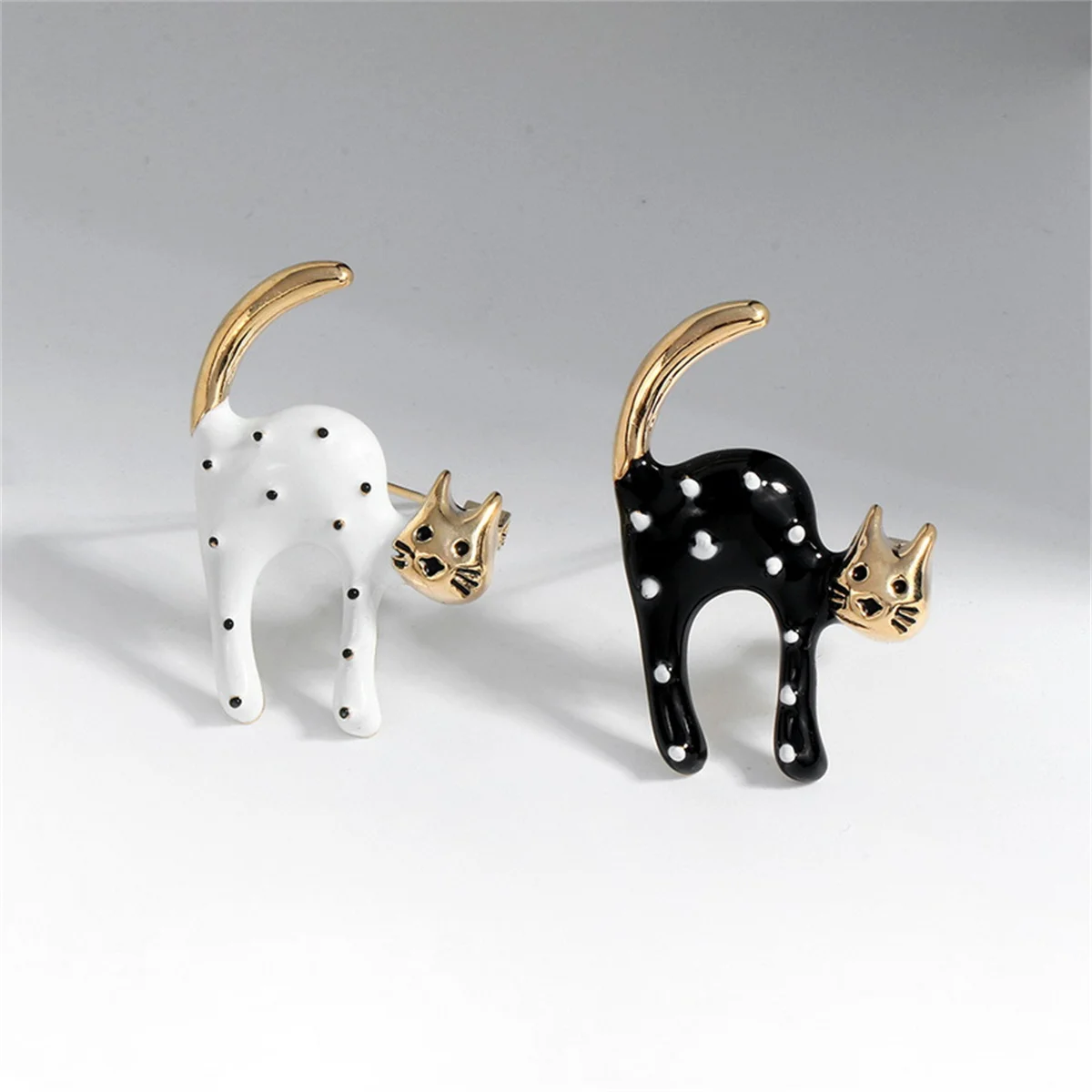 Rinhoo Schöne Tragen Sonnenbrille Sexy Katze Broschen Für Frauen Cartoon Emaille Kätzchen Revers Schnalle Pins Tier Haustiere Abzeichen Schmuck – Detail 2