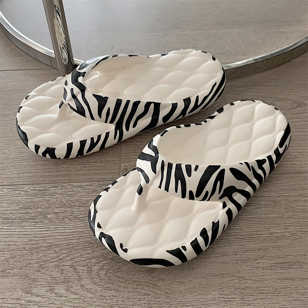 

Cool Street Style Zebra Print Thong Slippers Anti-Slip Women's Summer Thick Bottomed Slip-On Shoes Casual Low Heel EVA