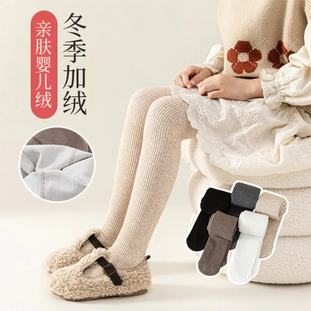 Autumn and winter new thin velvet vertical solid color girl pantyhose plus velvet warm children's socks pants warm socks.