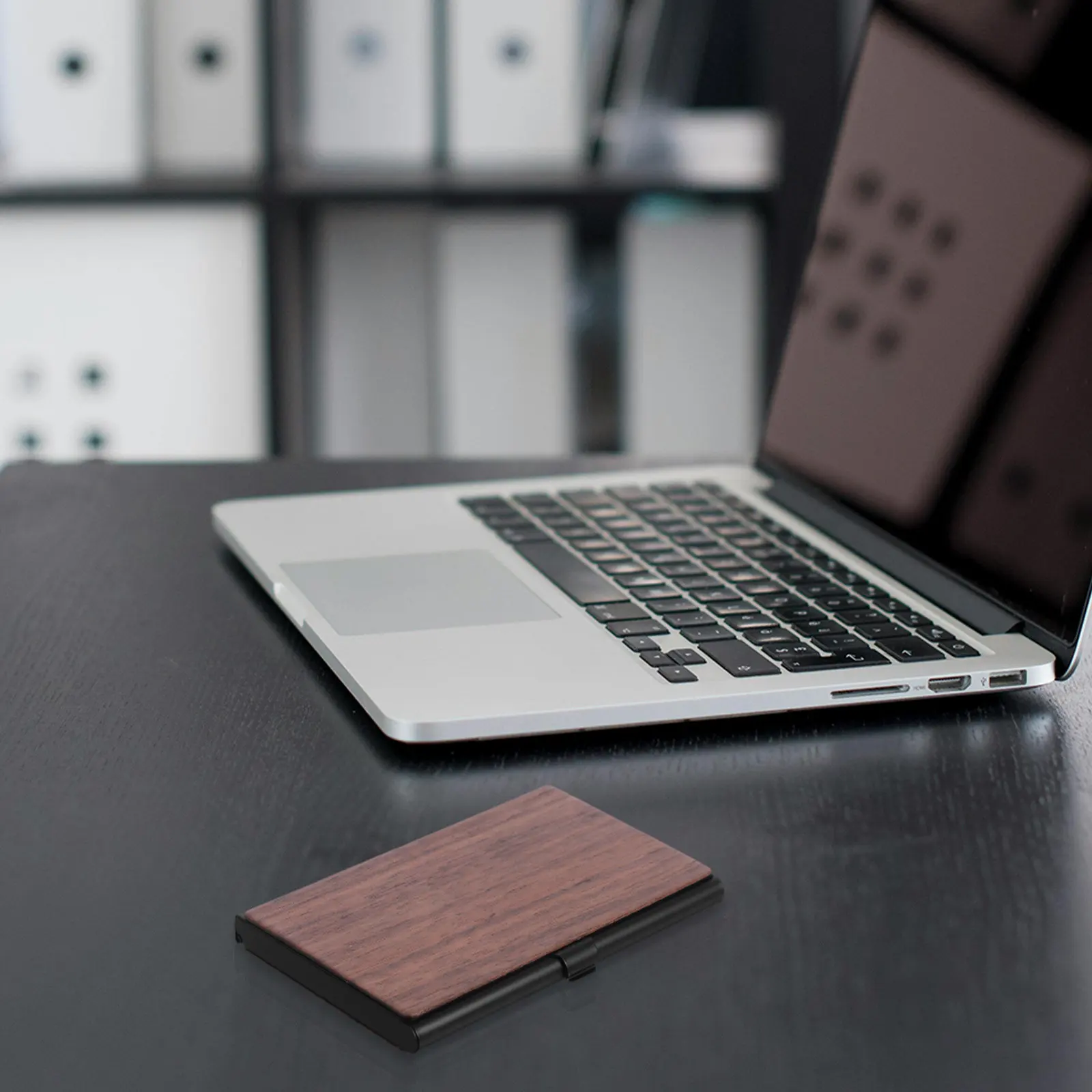 Sleek Wood Grain Metal Business Card Holder Compact Portable Desk Organizer Elegant Professional Card Display for Men Women