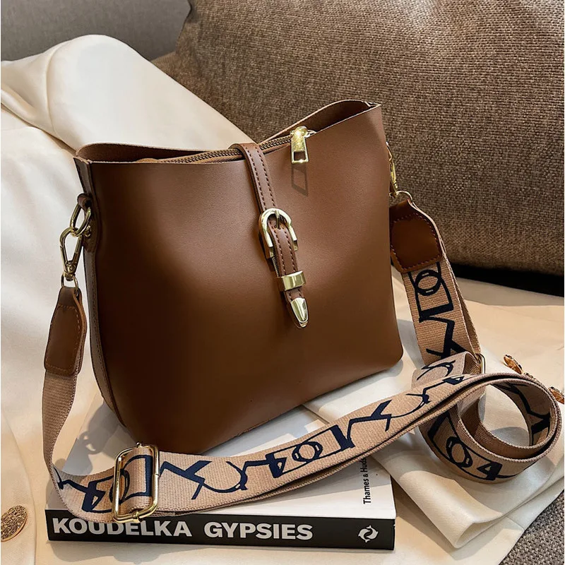 Ladies\' Shoulder Bag Crossbody Bag Bucket Bag New Style Fashionable Versatile High-end Simple Large Capacity Wide Shoulder Strap