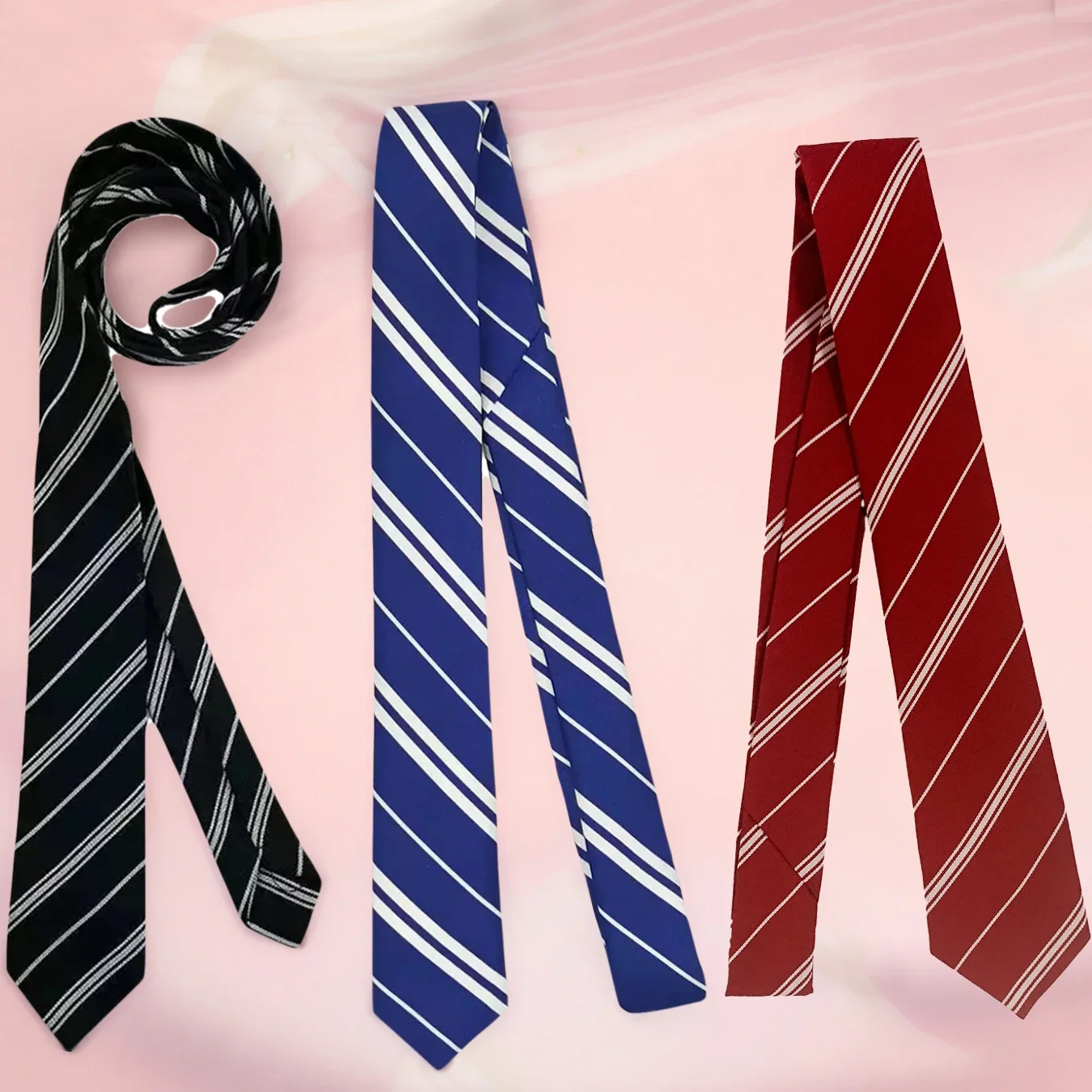 Une cravate unisexe à rayures multicolores attachée à la main, style classique, polyvalente, un incontournable pour la rentrée scolaire