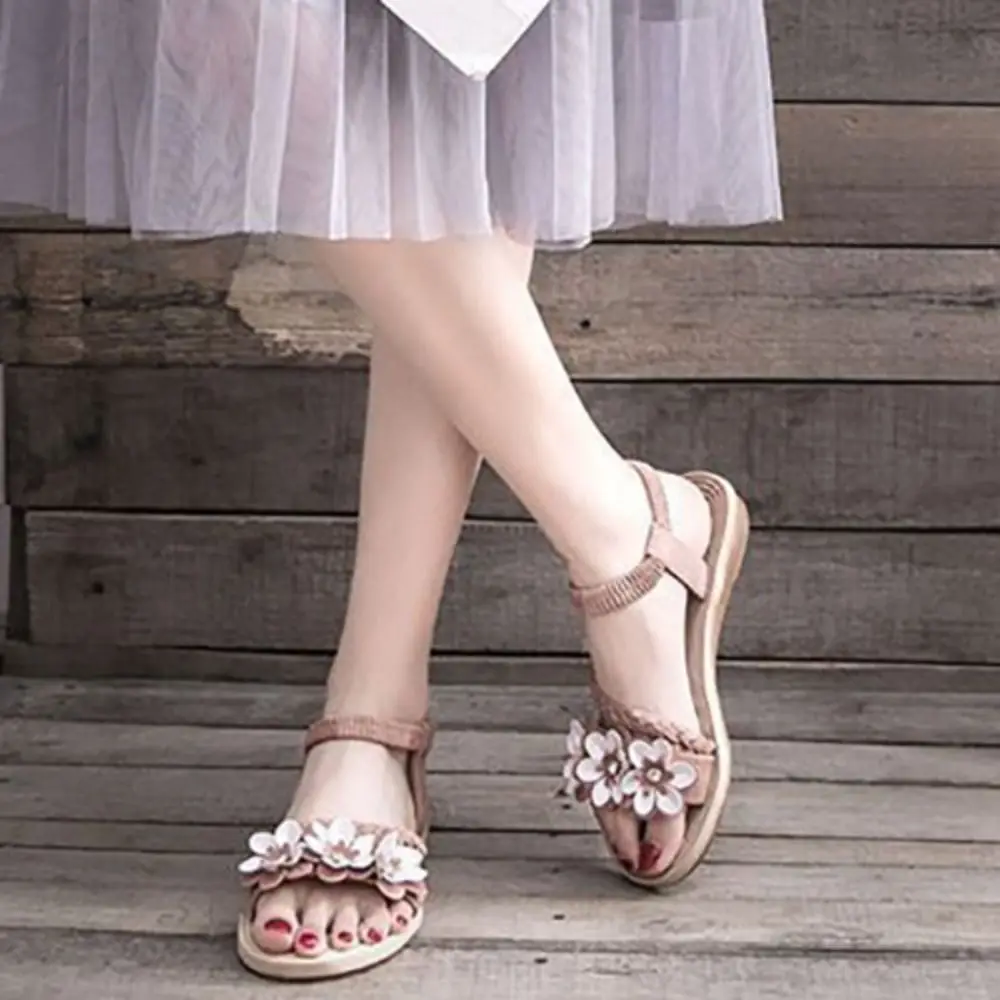 

Стильные женские сандалии из искусственной кожи с цветочным декором, с открытым носком, антибактериальные, пляжные шлепанцы, летняя обувь для пляжа