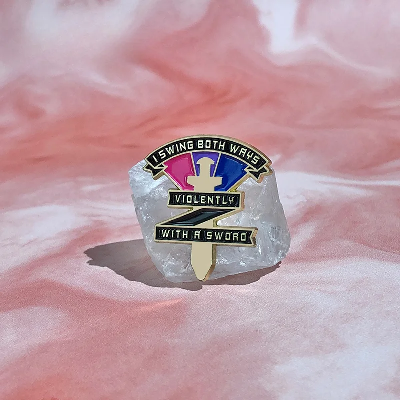 دبابيس المينا قوس قزح المخنثين ، أرجوحة مخصصة ، في كلا الاتجاهين ، بعنف مع السيف ، بروش الفخر ، شارات طية صدر السترة ، هدية المجوهرات ، انخفاض الشحن