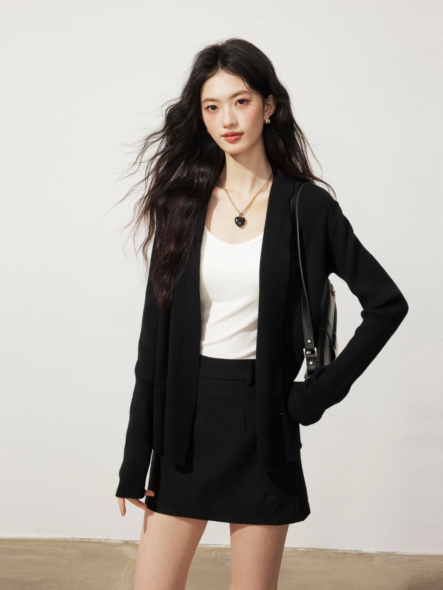 

Женский вязаный кардиган AOAOSU Bk Soft Avel: комфортный, мягкий, приталенный, повседневный, для отдыха