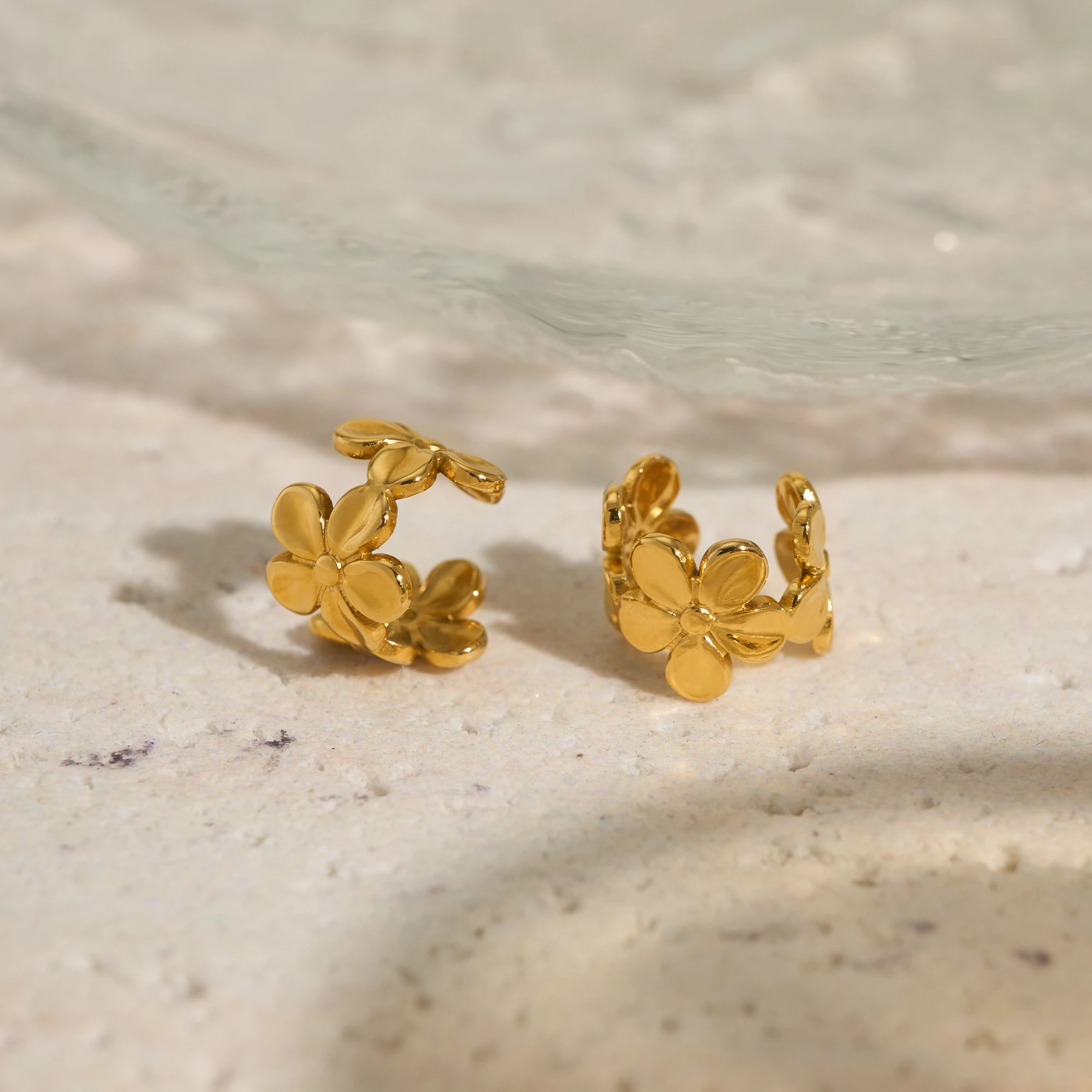 DASEIN 2025 New Dainty Cute Norwegian Style Flower Clip Earrings Ins Trendy 18k Pvd Gold Plated Stainless Steel Luxury Jewelry