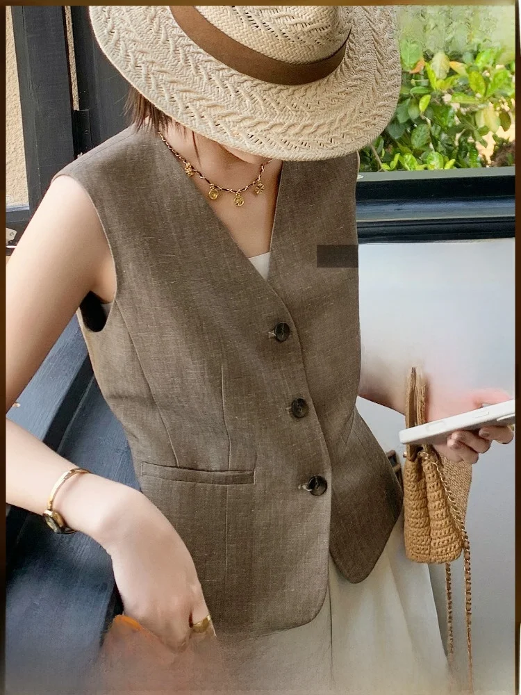 

Eco-Friendly Wool Blend Vest Waist-Cinching V-Neck Regular-Length Pure Color Single-Button Closure Moderate Warmth Index