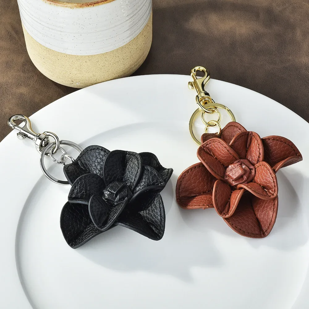 

2025 Leather flower keychain bag, fashionable camellia car pendant, backpack accessory, bag pendant