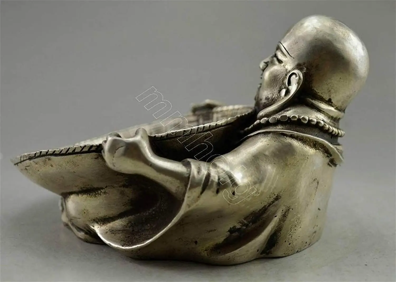 Uongfi Buddha Collectible Decorate Old Handwork Tibet Silver Carved Buddha Hold Dustpan Statue