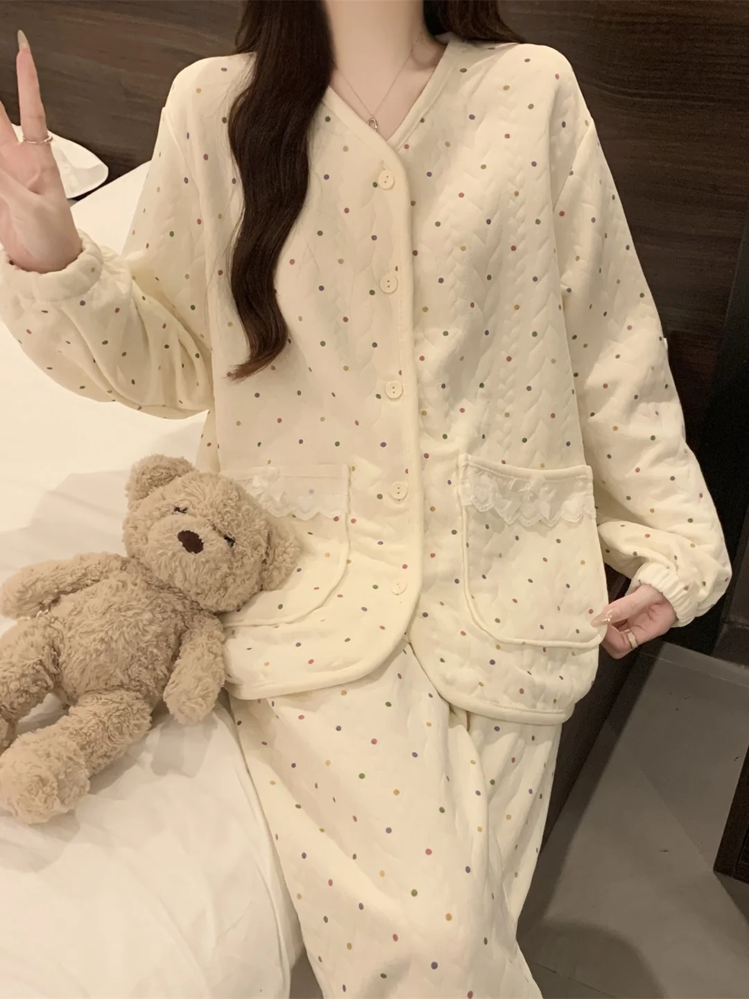 

Women's Polka Dot Sleepwear Thickened Air Cotton Layered Home Clothes Set Can Be Worn outside Sweet Cute Style Long Sleeve V-...