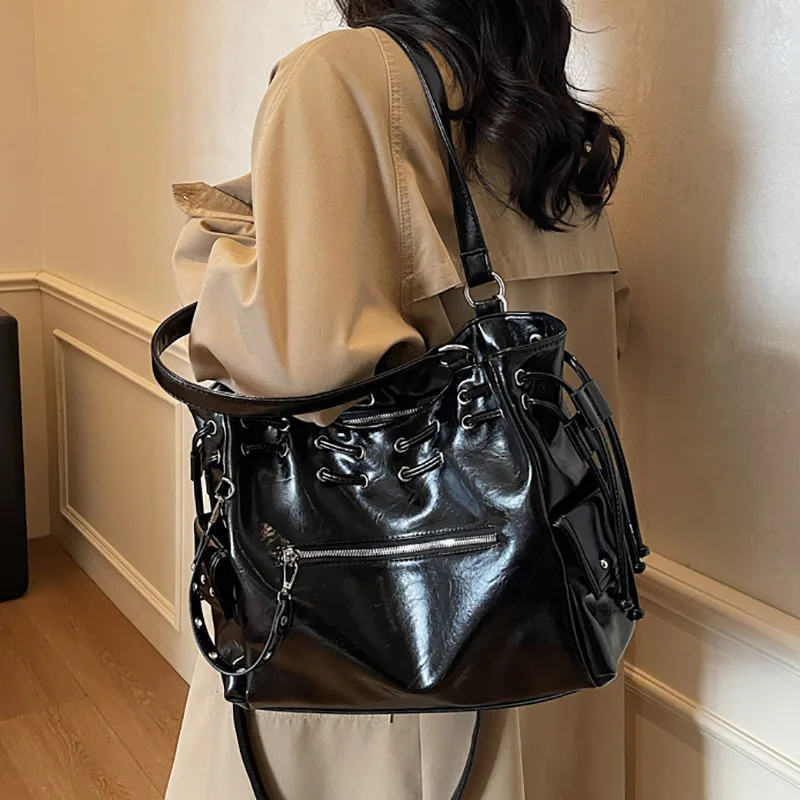 

Vintage Bag Women Korean Fashion Rivet High-Capacity Shoulder Bags Crossbody Bags for Women Commuter Women's One-shoulder Bag