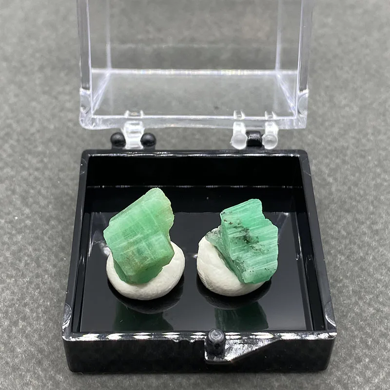 100% Natural green emerald mineral gem-grade crystal specimens stones and crystals quartz crystals +Box 3.5cm