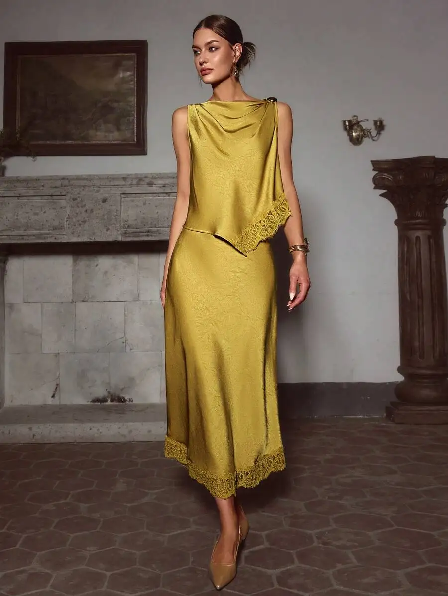 

Оливково-зеленый комплект из двух предметов без рукавов с атласной отделкой и кружевом для вечерних мероприятий