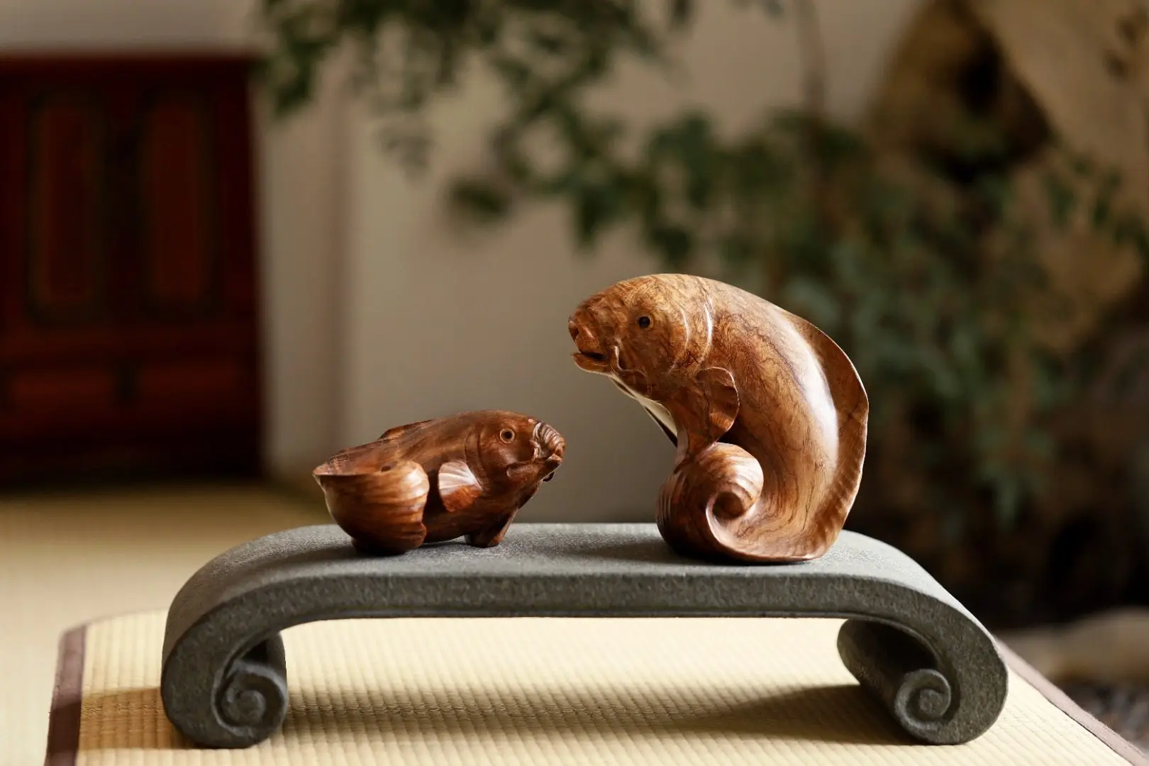 More than every year, ornaments are carved into living room home desktop decoration wood