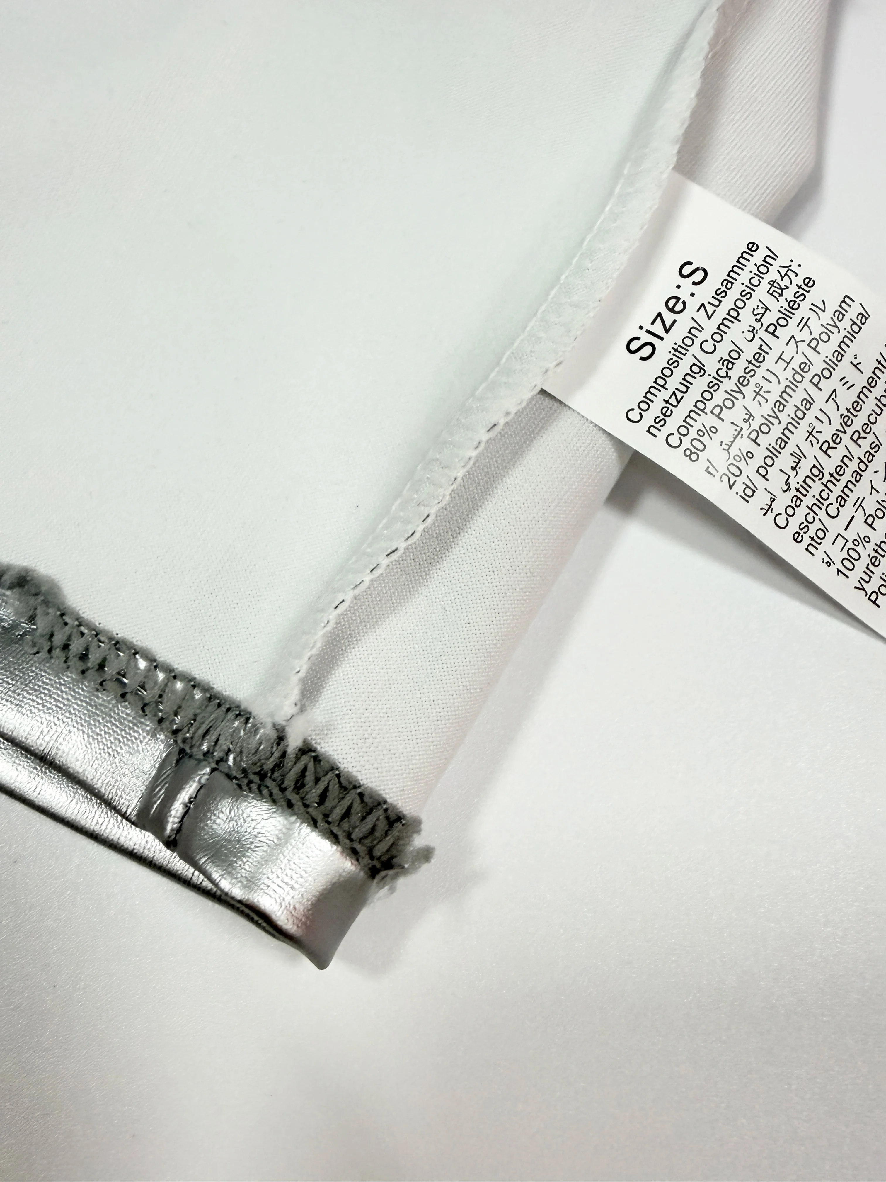 Neues Y2K Sommer Damen Sexy Silber Glänzendes Trägerloses Ärmelloses Top Modisch Elegant Einfarbig Atmungsaktives Rückenfreies Westen-Top – Detail 7