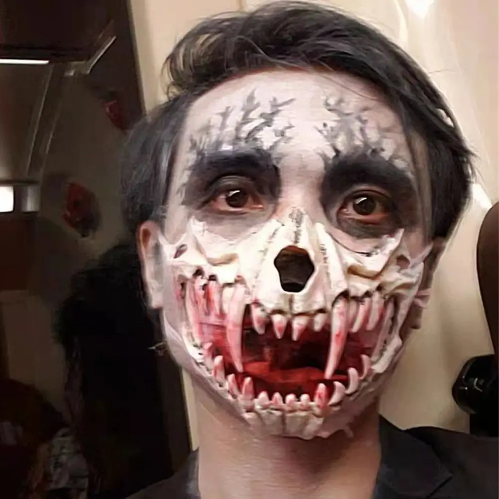

Creative Halloween Bloody Skull Mask Resin Eye Mask Long Teeth Mask Headwear Half Mask Gift