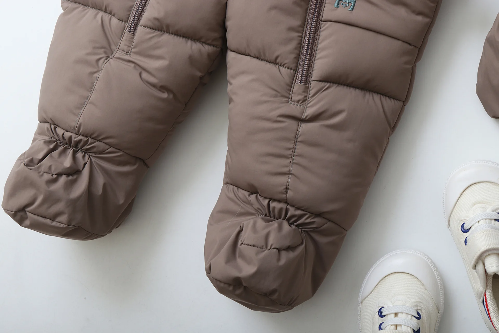 2026 Neue Babykleidung Herbst/Winter Verdickte Warme Kapuzen-Babykleidung Winddicht und Wasserdicht Outdoor-Schneebekleidung – Detail 36