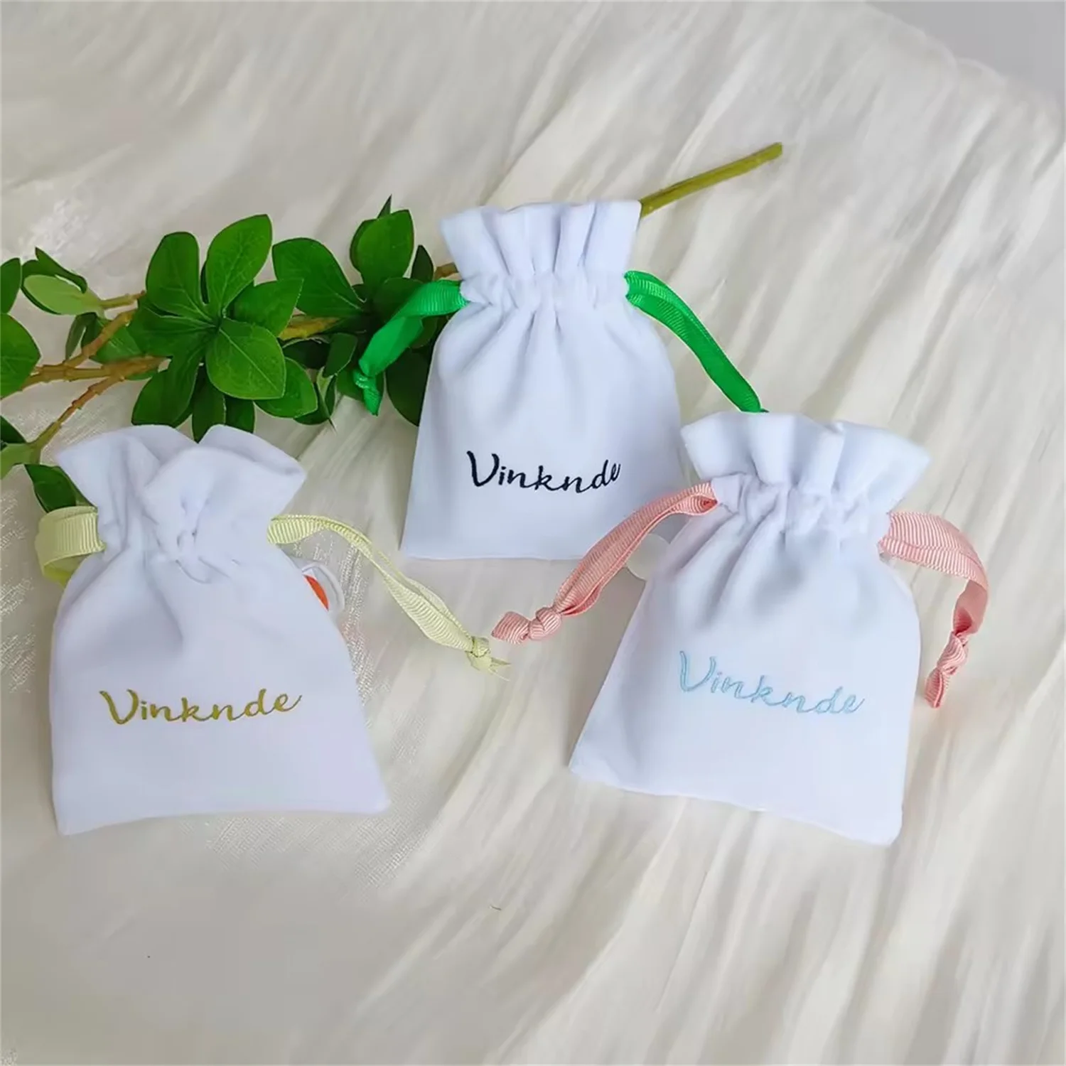 Borsa con coulisse in velluto verde erba Collana con orecchini piccoli Profumo Confezione cosmetica Custodia regalo Logo personalizzato Bomboniera